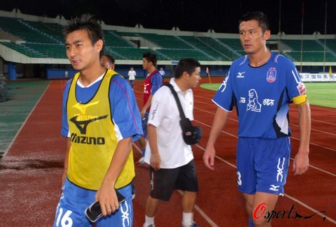 “帅白龙”罗超连克四强，豪取全国自由搏击锦标赛冠军！