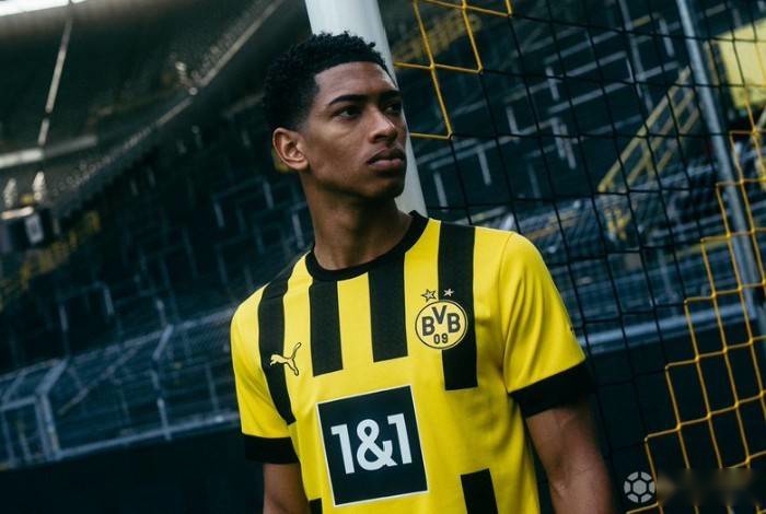 养老？不存在！40岁永动机累瘫了：触球101次 连续10轮狂奔90分钟