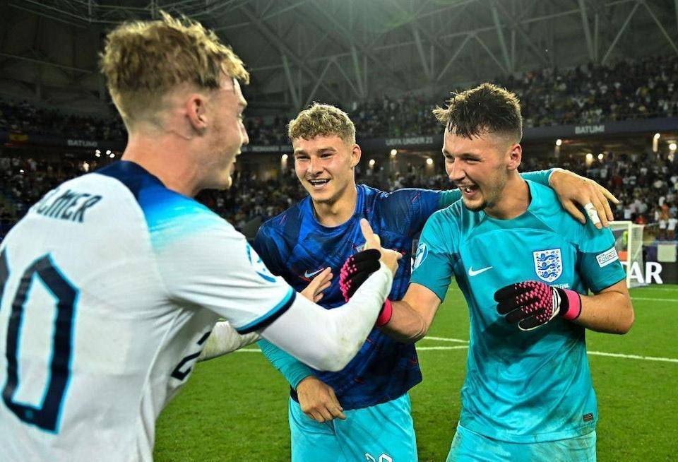 曼联高层对阿莫林分歧曝光，两人力挺两人质疑！12月战绩或定未来