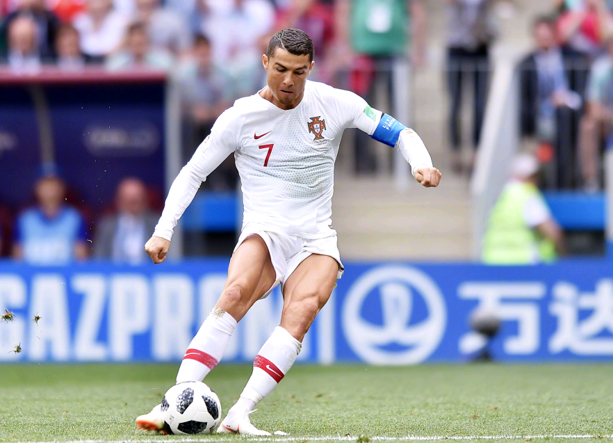 加泰电台：拉波尔塔想请前球员回诺坎普拍照，梅西不太可能去