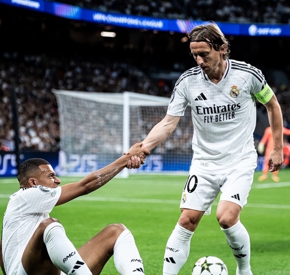 高诗岩跟克里斯连着两场视觉冲击力非常炸裂的配合，看着太爽了