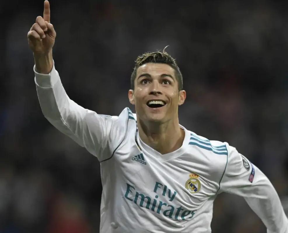 拓记为杨瀚森炮轰裁判荒唐！美媒再赞顶级策应天赋 斯帅回应显得无奈